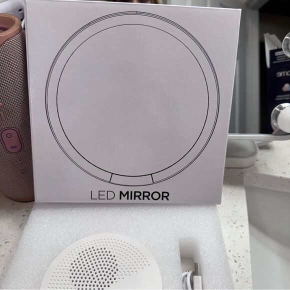 iHome Portable lighted Makeup Mirror and Bluetooth Speaker- brand new in box! - Picture 6 of 13